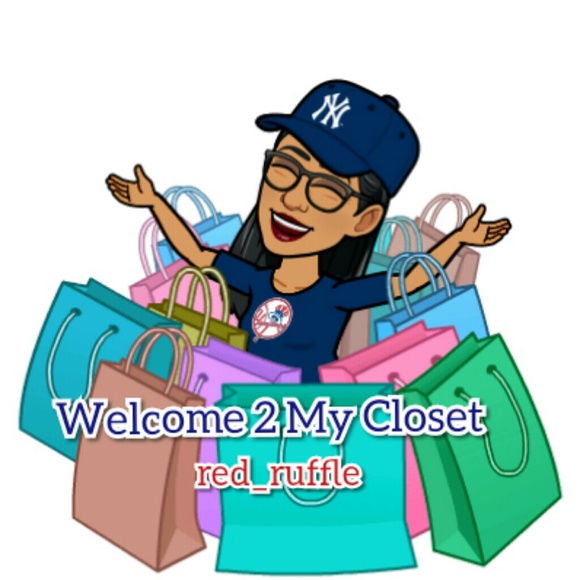 Meet Your Plus Size Posher Extraordinaire - Picture 1 of 4